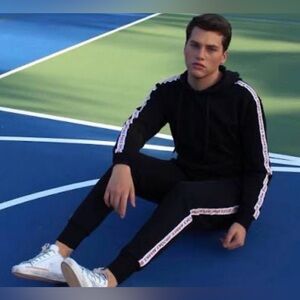 Brooks Marks Size Small Set